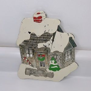 Vintage 🎅 WM. A. Rogers Metal Snow Covered Cottage House Trivet Serving Decor